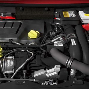 发动机舱标签，发动机舱标签需具备耐高温、防油、防水、防腐蚀及强粘附性能，确保在严苛环境下长期保持清晰可读、不脱落。